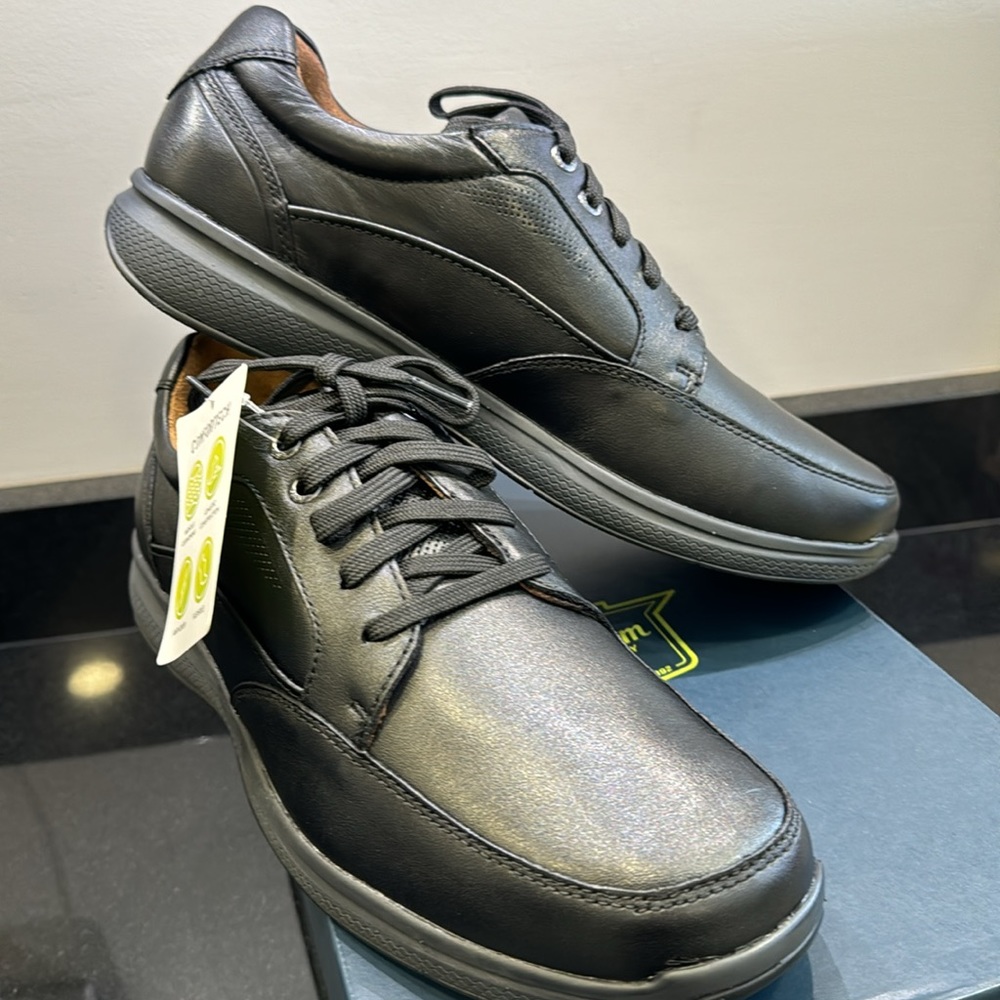 Florsheim Great Lakes Walking shoe in Black tumbler leather. NWT size 10.5